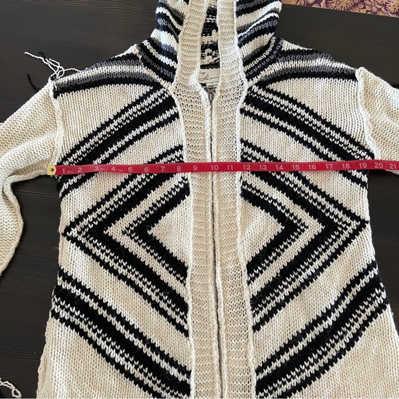 Soft Zip Boho Fringe Aztec/Southwest Print Sweater - Picture 5 of 8